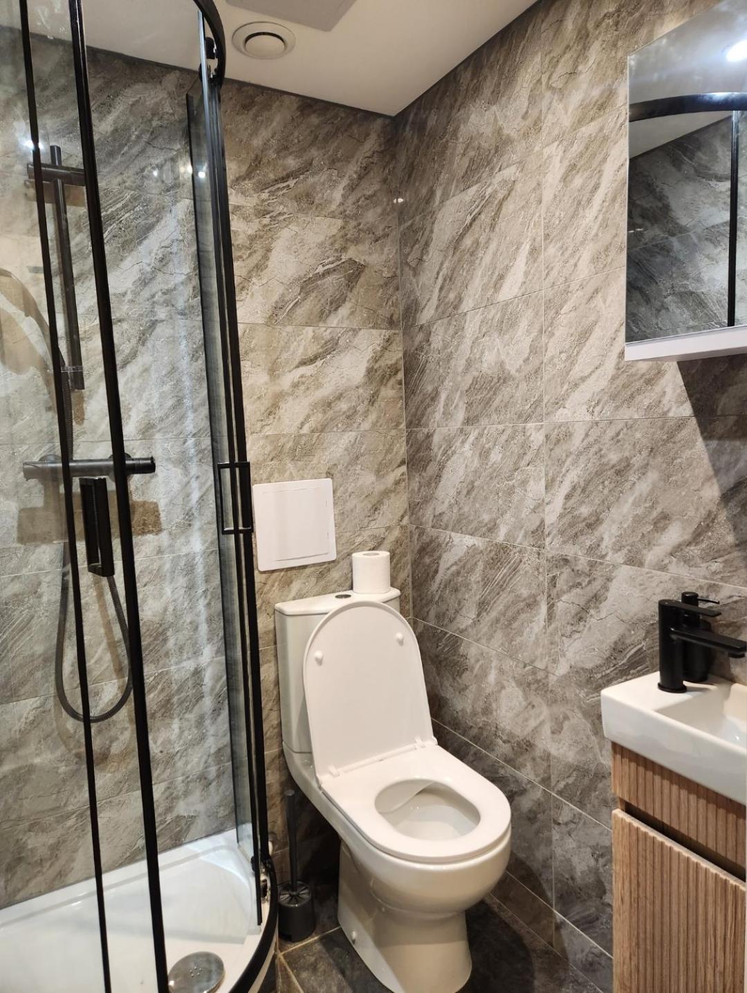 Ensuite Studio Flat Crawley-Gatwick Ifield Dış mekan fotoğraf